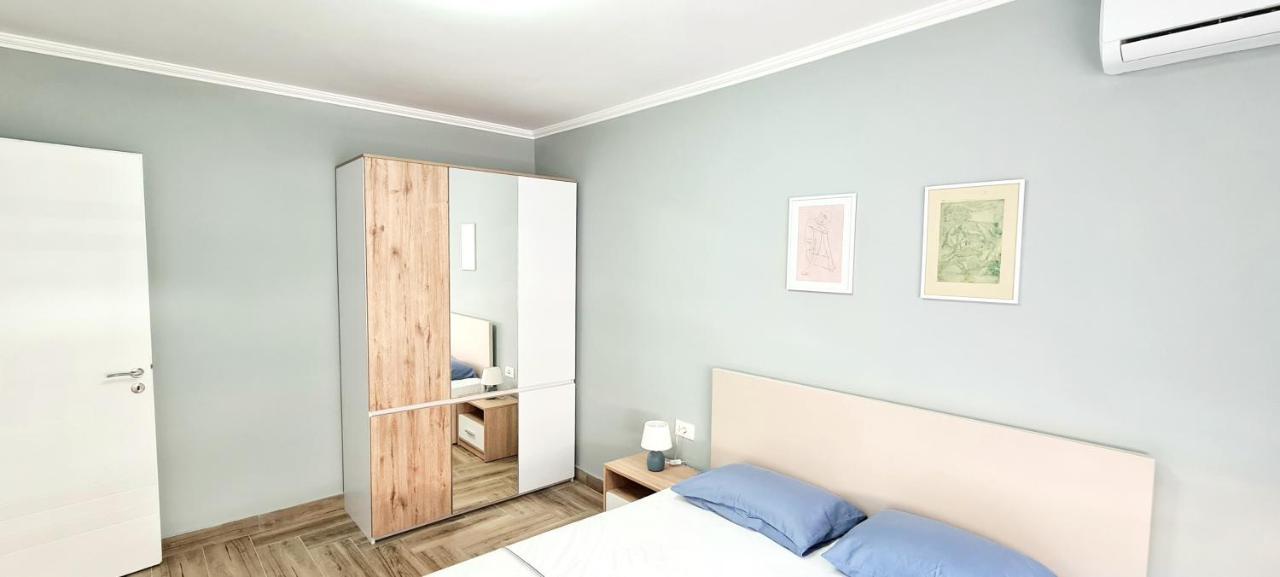 Apartmán 2V1 - 21 Dhjetori Tirana Exteriér fotografie